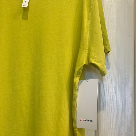 Women's Lululemon all yours size 6 Lime Green T-Shirt - Picture 3 of 5